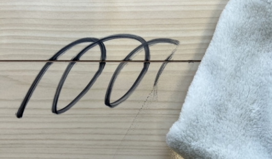 落書きを消す写真